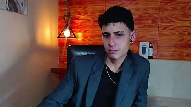 Snapshot of Bastiaan_28 chatting on 02-07-25, 04:27 Bastiaan 28 online show from 02-07-25, 04:27