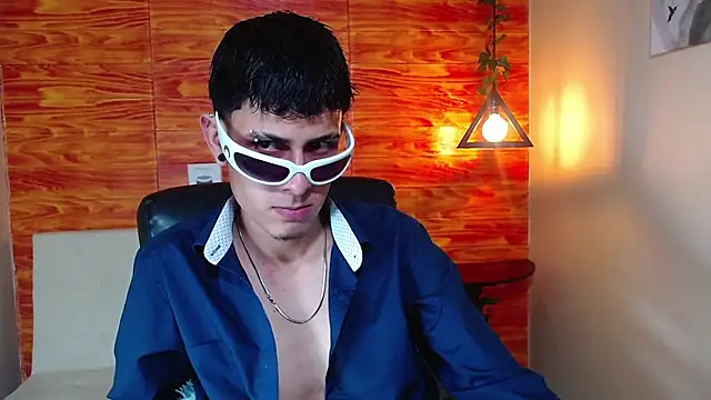 Snapshot of Bastiaan_28 chatting on 02-10-25, 01:57 Bastiaan 28 online show from 02-10-25, 01:57