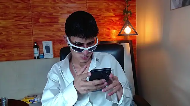 Snapshot of Bastiaan_28 chatting on 02-11-25, 02:25 Bastiaan 28 online show from 02-11-25, 02:25