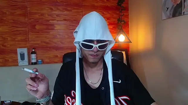 Snapshot of Bastiaan_28 chatting on 02-12-25, 03:18 Bastiaan 28 online show from 02-12-25, 03:18