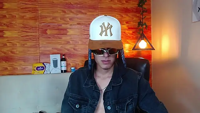 Snapshot of Bastiaan_28 chatting on 02-14-25, 04:58 Bastiaan 28 online show from 02-14-25, 04:58