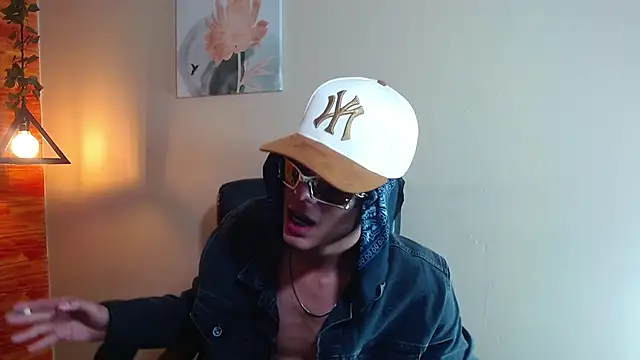 Snapshot of Bastiaan_28 chatting on 02-14-25, 07:59 Bastiaan 28 online show from 02-14-25, 07:59