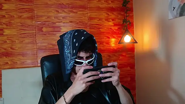 Snapshot of Bastiaan_28 chatting on 02-17-25, 06:20 Bastiaan 28 online show from 02-17-25, 06:20