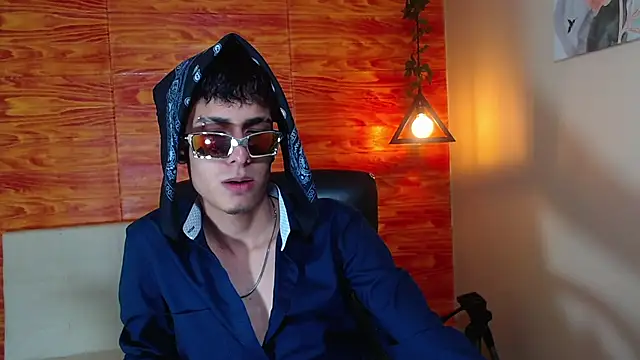 Snapshot of Bastiaan_28 chatting on 02-18-25, 03:53 Bastiaan 28 online show from 02-18-25, 03:53