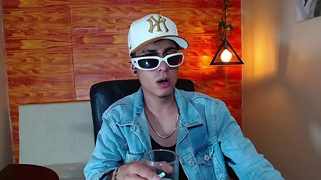 Snapshot of Bastiaan_28 chatting on 02-19-25, 06:11 Bastiaan 28 online show from 02-19-25, 06:11