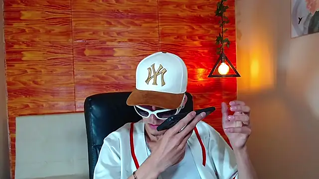 Snapshot of Bastiaan_28 chatting on 02-20-25, 08:50 Bastiaan 28 online show from 02-20-25, 08:50