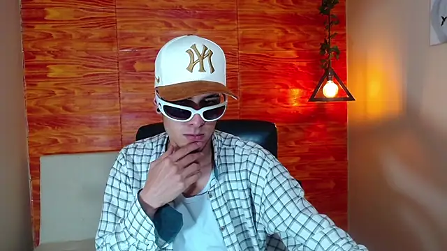 Snapshot of Bastiaan_28 chatting on 02-21-25, 03:12 Bastiaan 28 online show from 02-21-25, 03:12