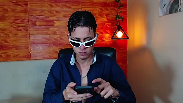 Snapshot of Bastiaan_28 chatting on 03-05-25, 02:57 Bastiaan 28 online show from 03-05-25, 02:57