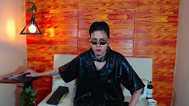 Snapshot of Bastiaan_28 chatting on 03-08-25, 02:23 Bastiaan 28 online show from 03-08-25, 02:23