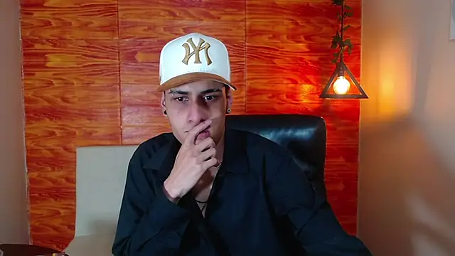 Snapshot of Bastiaan_28 chatting on 03-14-25, 02:31 Bastiaan 28 online show from 03-14-25, 02:31