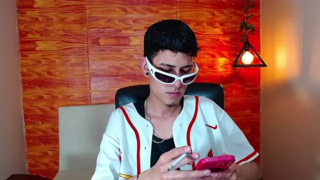 Snapshot of Bastiaan_28 chatting on 03-16-25, 03:25 Bastiaan 28 online show from 03-16-25, 03:25