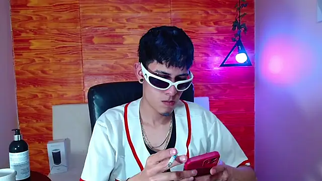 Snapshot of Bastiaan_28 chatting on 03-16-25, 06:31 Bastiaan 28 online show from 03-16-25, 06:31