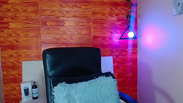 Snapshot of Bastiaan_28 chatting on 03-20-25, 03:13 Bastiaan 28 online show from 03-20-25, 03:13