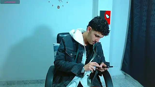 Snapshot of Bastiaan_28 chatting on 09-10-25, 02:22 Bastiaan 28 online show from 09-10-25, 02:22