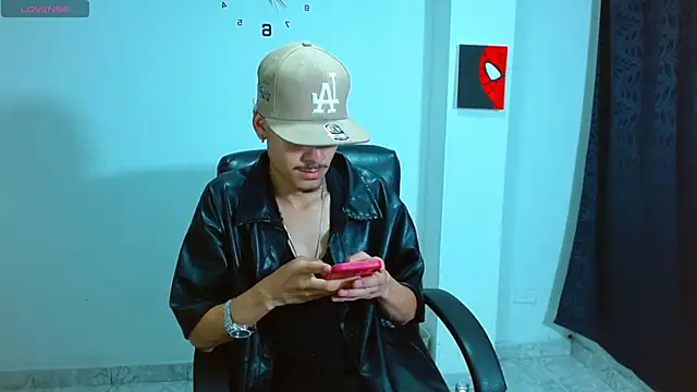 Snapshot of Bastiaan_28 chatting on 09-19-25, 02:02 Bastiaan 28 online show from 09-19-25, 02:02