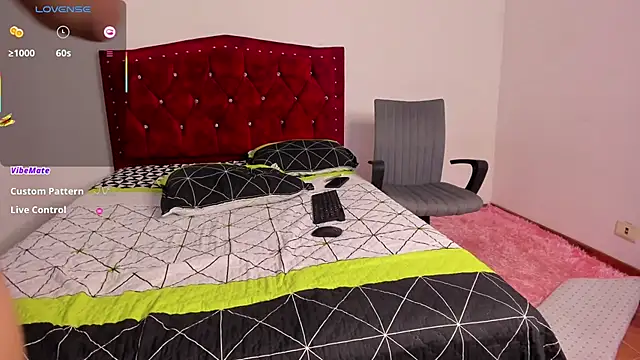 Snapshot of Valentine_petite1 chatting on 02-26-25, 01:52 Valentine petite1 online show from 02-26-25, 01:52