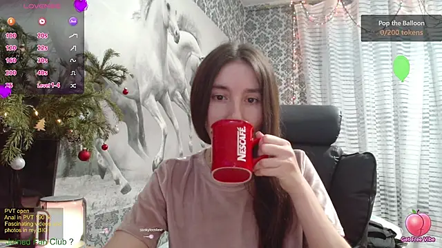 Snapshot of Wowpornoo chatting on 12-20-24, 12:27 Wowpornoo online show from 12-20-24, 12:27