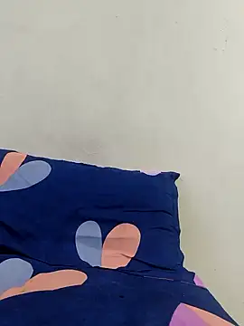 Snapshot of yashzae chatting on 09-22-25, 12:29 yashzae online show from 09-22-25, 12:29