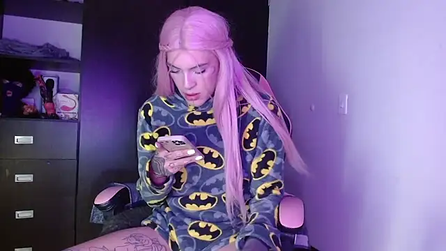 charlotbelucci  online show from 11-20-25, 08:14