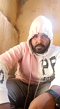 Snapshot of ListedLoin chatting on 01-25-25, 11:23 ListedLoin online show from 01-25-25, 11:23