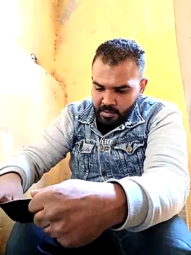 Snapshot of ListedLoin chatting on 02-24-25, 09:00 ListedLoin online show from 02-24-25, 09:00