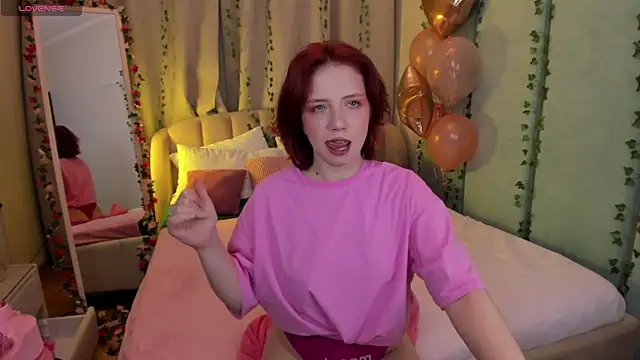 Love is Lola online show from 02-27-25, 01:16