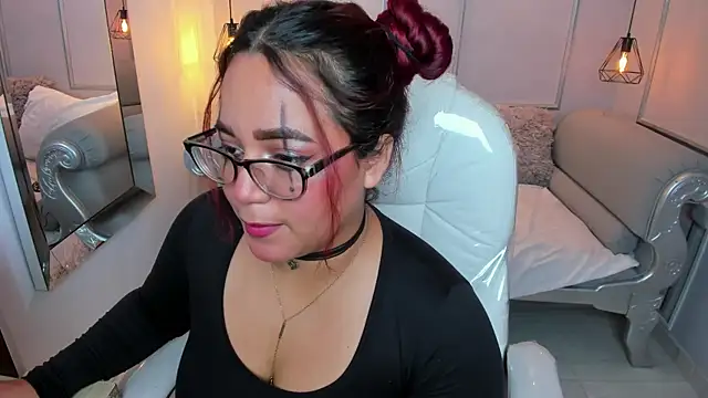 MelissaKarterrs online show from 10-28-25, 01:03