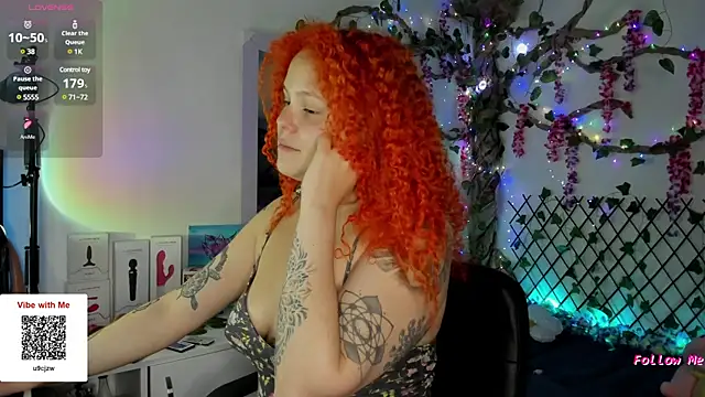 Snapshot of Alaska_colors7 chatting on 02-21-25, 01:33 Alaska colors7 online show from 02-21-25, 01:33