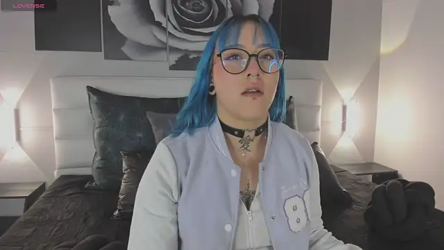 sofi bakerr online show from 11-28-25, 11:35