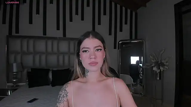 ViolettHansson online show from 11-05-25, 06:52