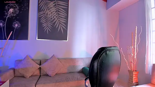 ViolettHansson online show from 12-15-25, 07:40