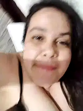 Snapshot of lunanataly chatting on 02-17-25, 04:31 lunanataly online show from 02-17-25, 04:31