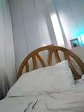 lunanataly online show from 11-19-25, 02:33