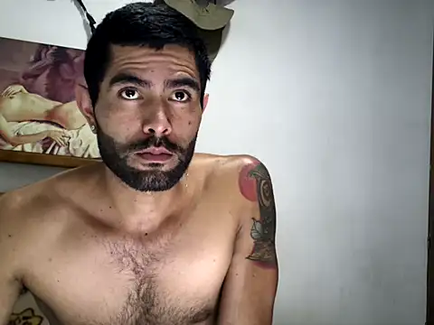 Snapshot of hideonbush051 chatting on 10-29-25, 04:31 hideonbush051 online show from 10-29-25, 04:31