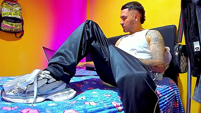 Snapshot of smoker445 chatting on 01-15-26, 12:32 smoker445 online show from 01-15-26, 12:32