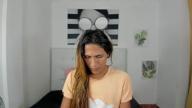 Brisahott online show from 10-22-25, 01:28