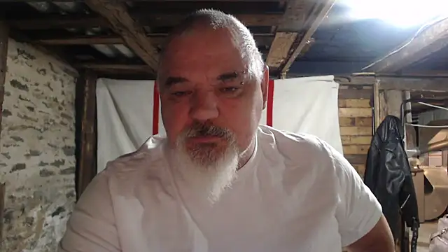 Newfiesausage1972 online show from 11-15-25, 11:18