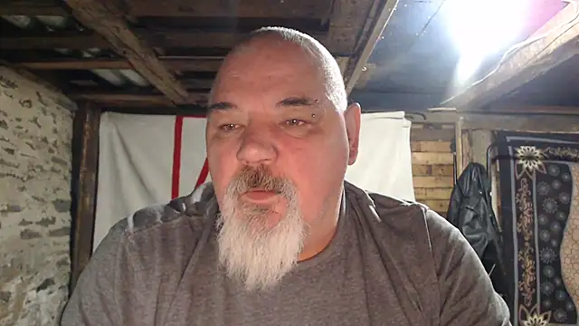 Newfiesausage1972 online show from 12-04-25, 10:46