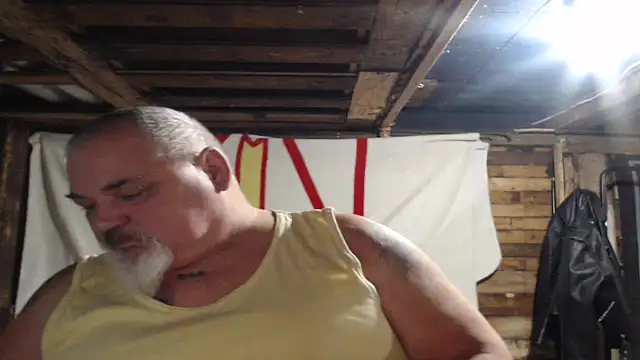 Newfiesausage1972 online show from 12-22-25, 12:02