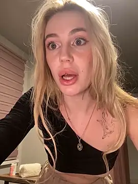 Snapshot of meanexx chatting on 12-15-24, 08:15 meanexx online show from 12-15-24, 08:15