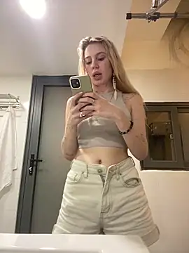 Snapshot of meanexx chatting on 12-28-24, 05:25 meanexx online show from 12-28-24, 05:25