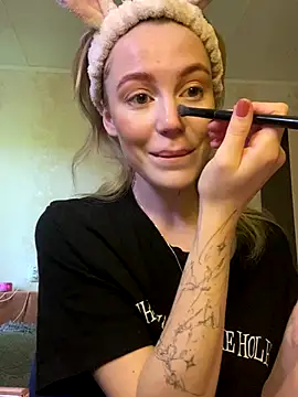 Snapshot of meanexx chatting on 10-10-25, 06:12 meanexx online show from 10-10-25, 06:12