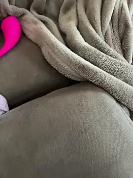 MetLena online show from 10-31-25, 01:12