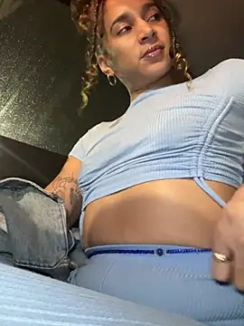 Snapshot of Shuggabutt chatting on 12-22-24, 09:22 Shuggabutt online show from 12-22-24, 09:22