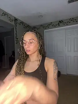 Snapshot of Shuggabutt chatting on 01-11-25, 07:28 Shuggabutt online show from 01-11-25, 07:28