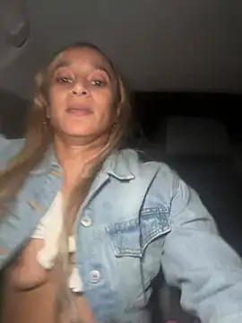 Snapshot of Shuggabutt chatting on 02-10-25, 03:57 Shuggabutt online show from 02-10-25, 03:57