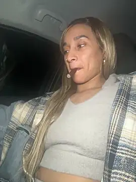 Snapshot of Shuggabutt chatting on 02-16-25, 06:32 Shuggabutt online show from 02-16-25, 06:32