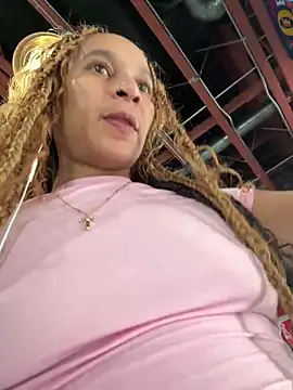 Snapshot of Shuggabutt chatting on 09-20-25, 02:56 Shuggabutt online show from 09-20-25, 02:56