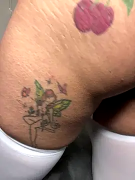 Snapshot of Shuggabutt chatting on 10-25-25, 11:29 Shuggabutt online show from 10-25-25, 11:29