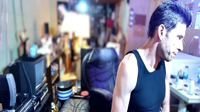 Snapshot of savageconfidence chatting on 10-15-25, 08:58 savageconfidence online show from 10-15-25, 08:58